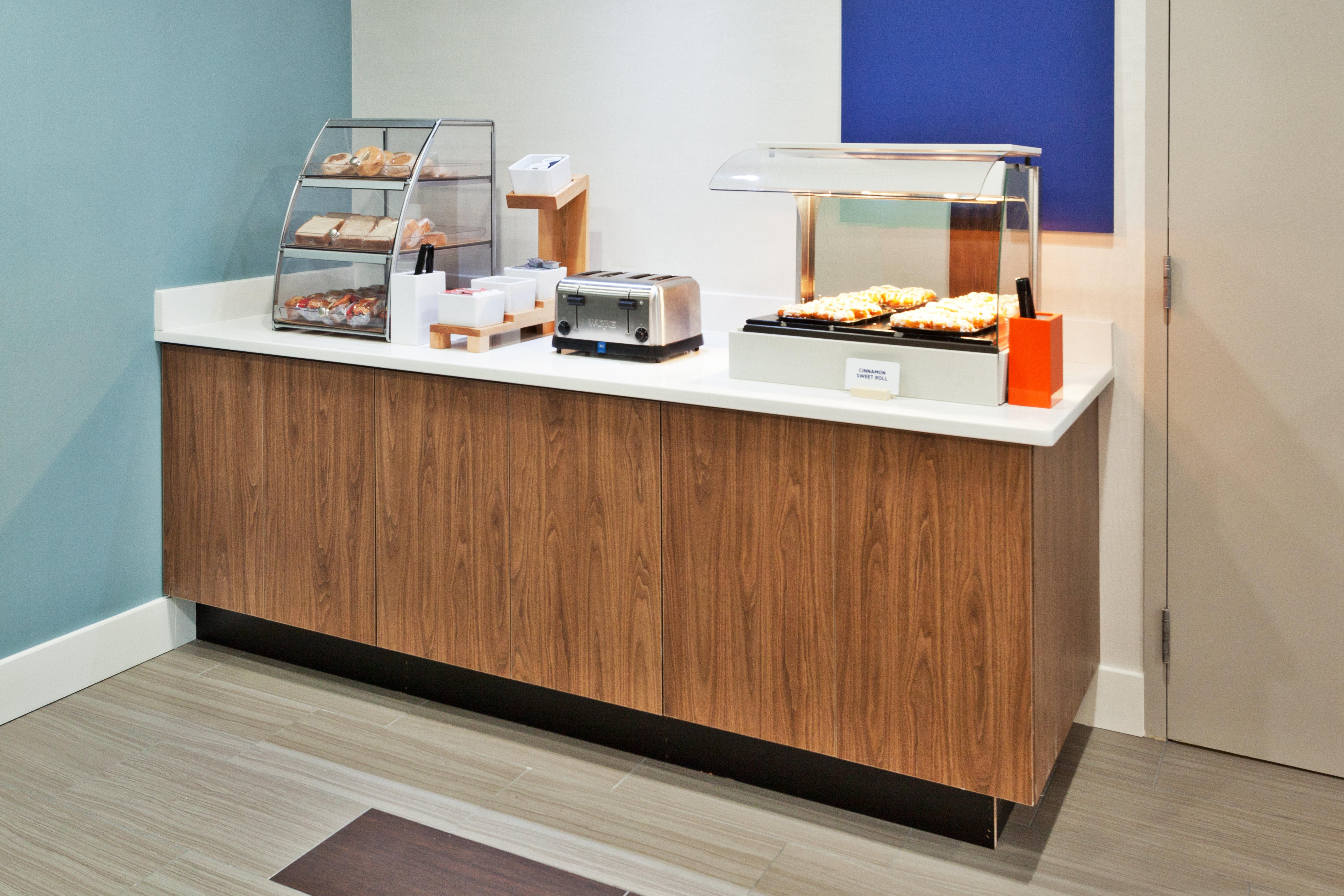 Holiday Inn Express Rome-East By Ihg Exteriör bild